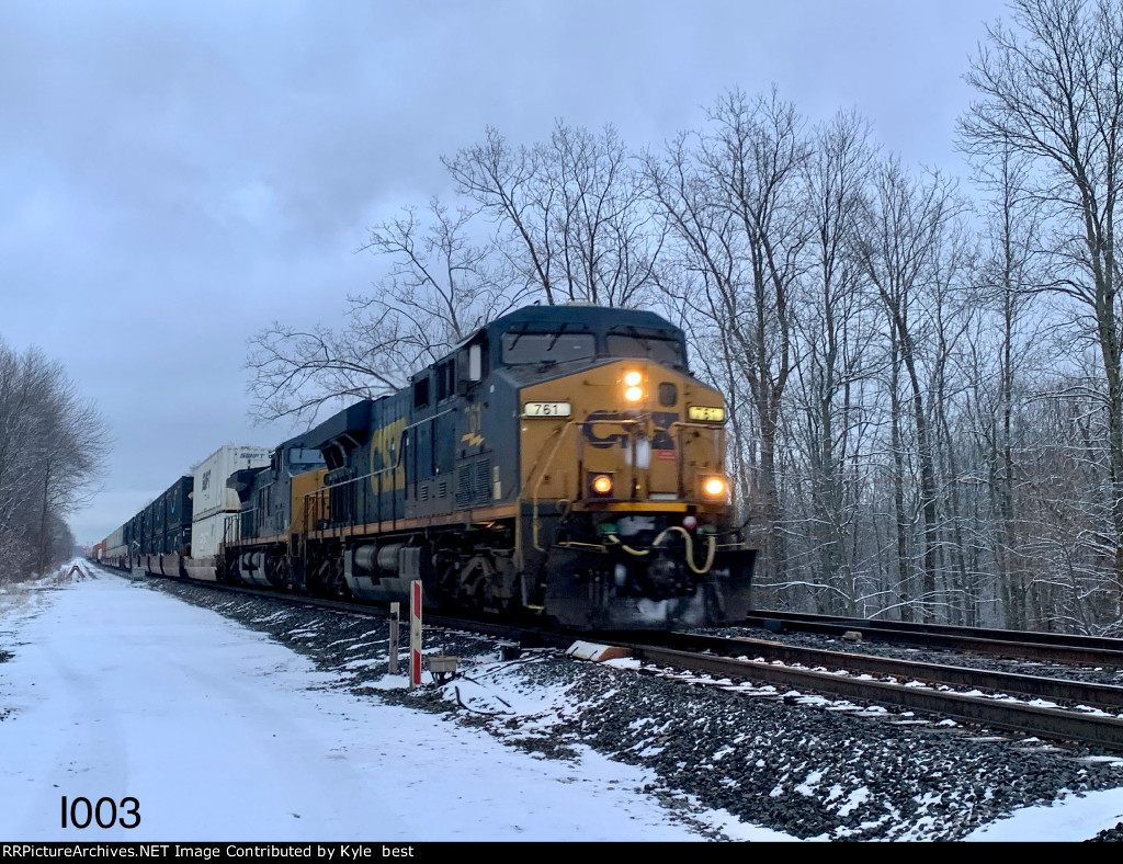 CSX 761 on I003